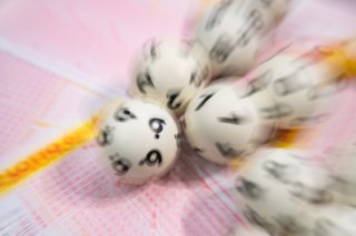 Aucun joueur n'a trouvé les bon numéros du Swiss Loto samedi soir. KEYSTONE/DPA/TOM WELLER